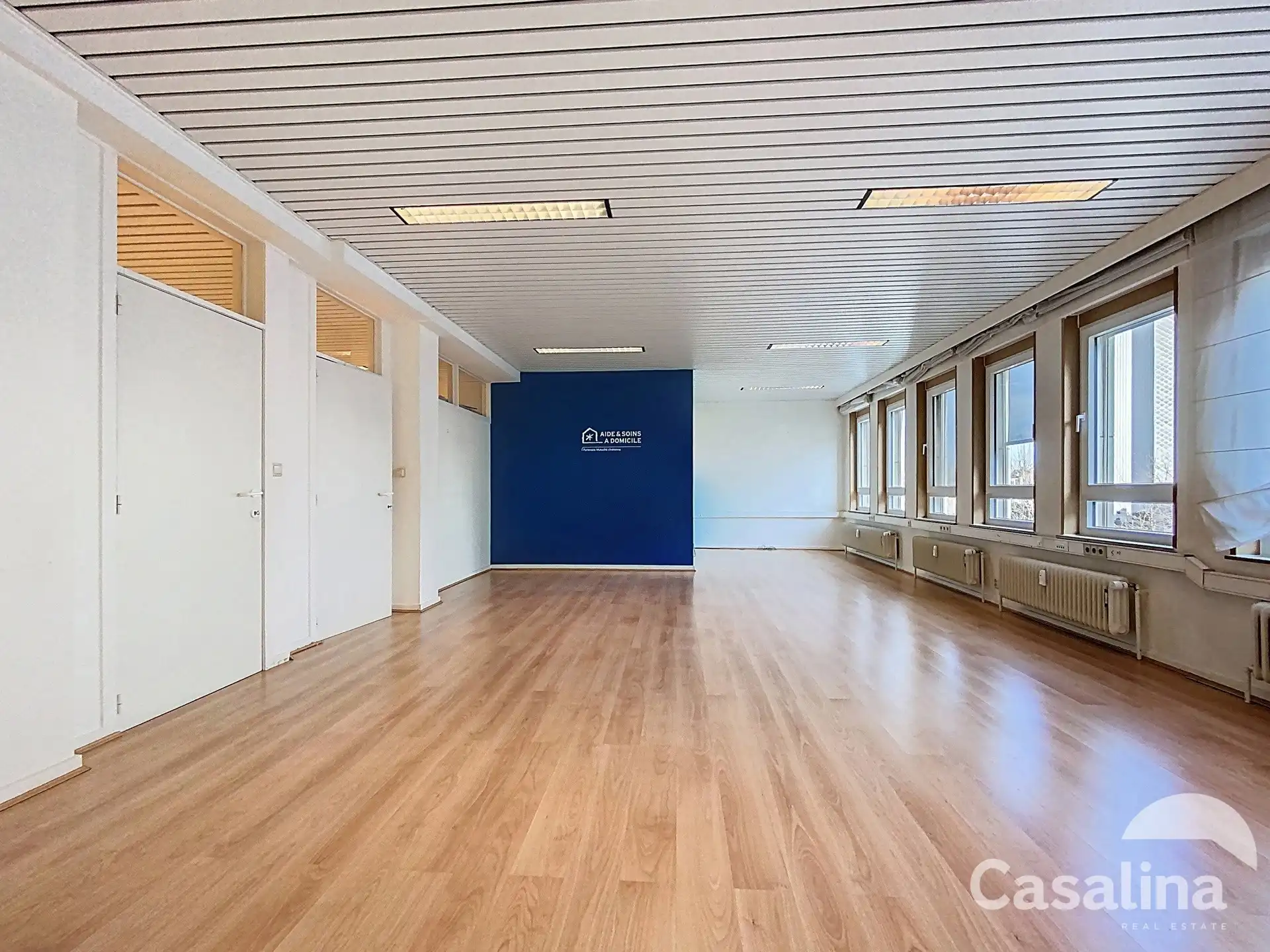 Ruime kantoorruimtes van 564 m², ideaal gelegen met parkings foto 7