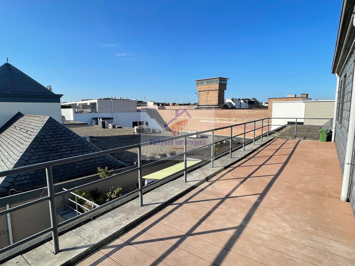 Centraal gelegen appartement (2slpk) met fenomenaal terras en uitzicht foto 2