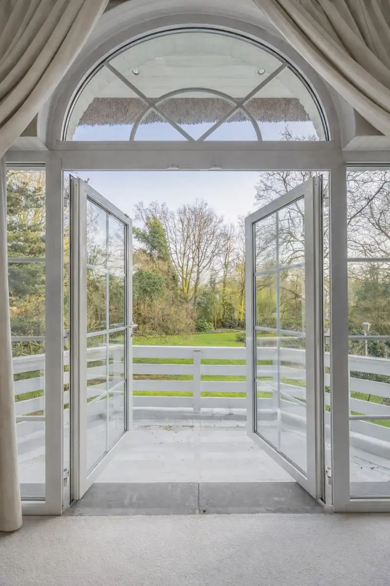 Unieke villa met 4 slpks, 3 bdks, riante garage & guesthouse foto 25