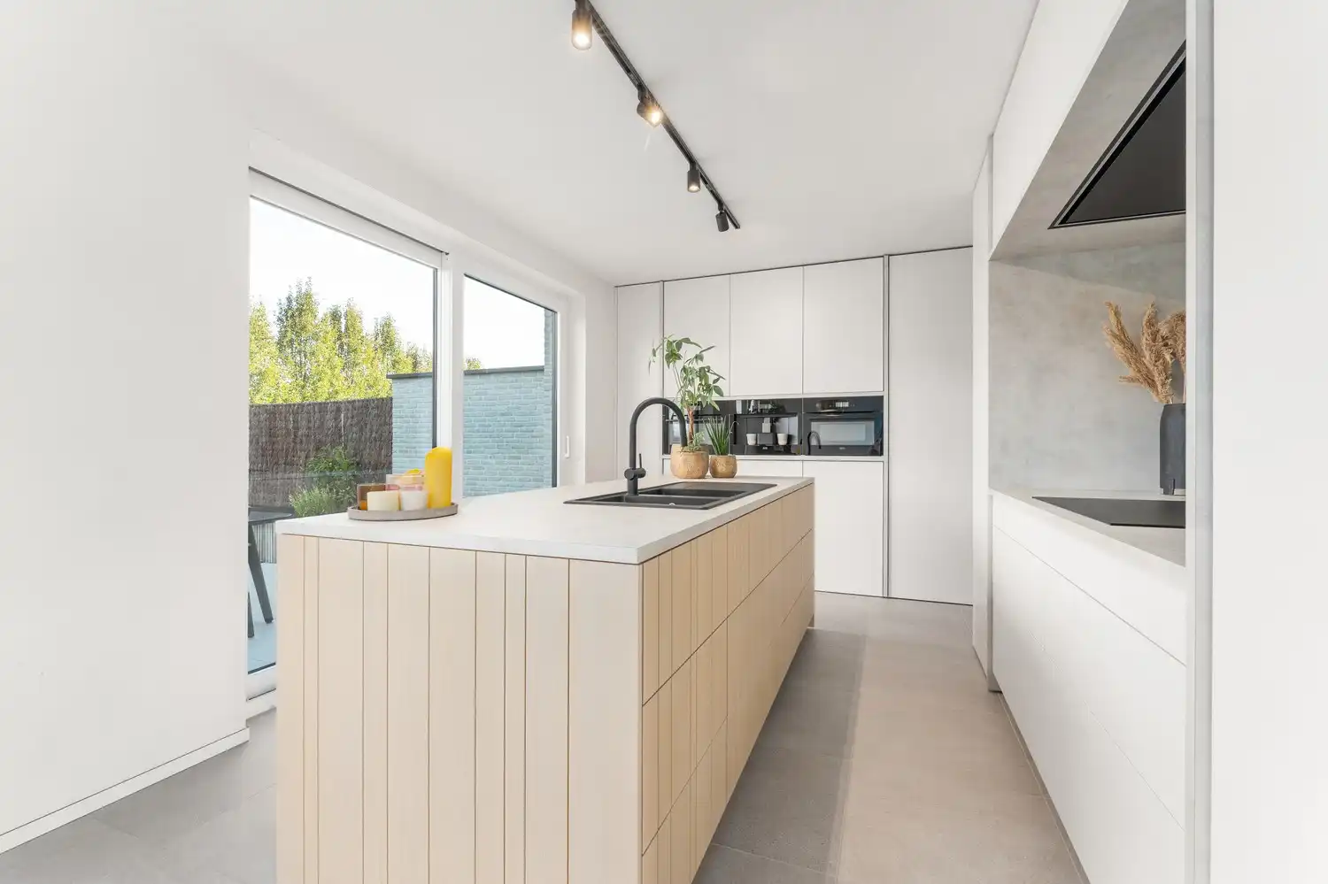 Exclusieve, recente nieuwbouwwoning met 5/6 slpks + tuin! foto 6