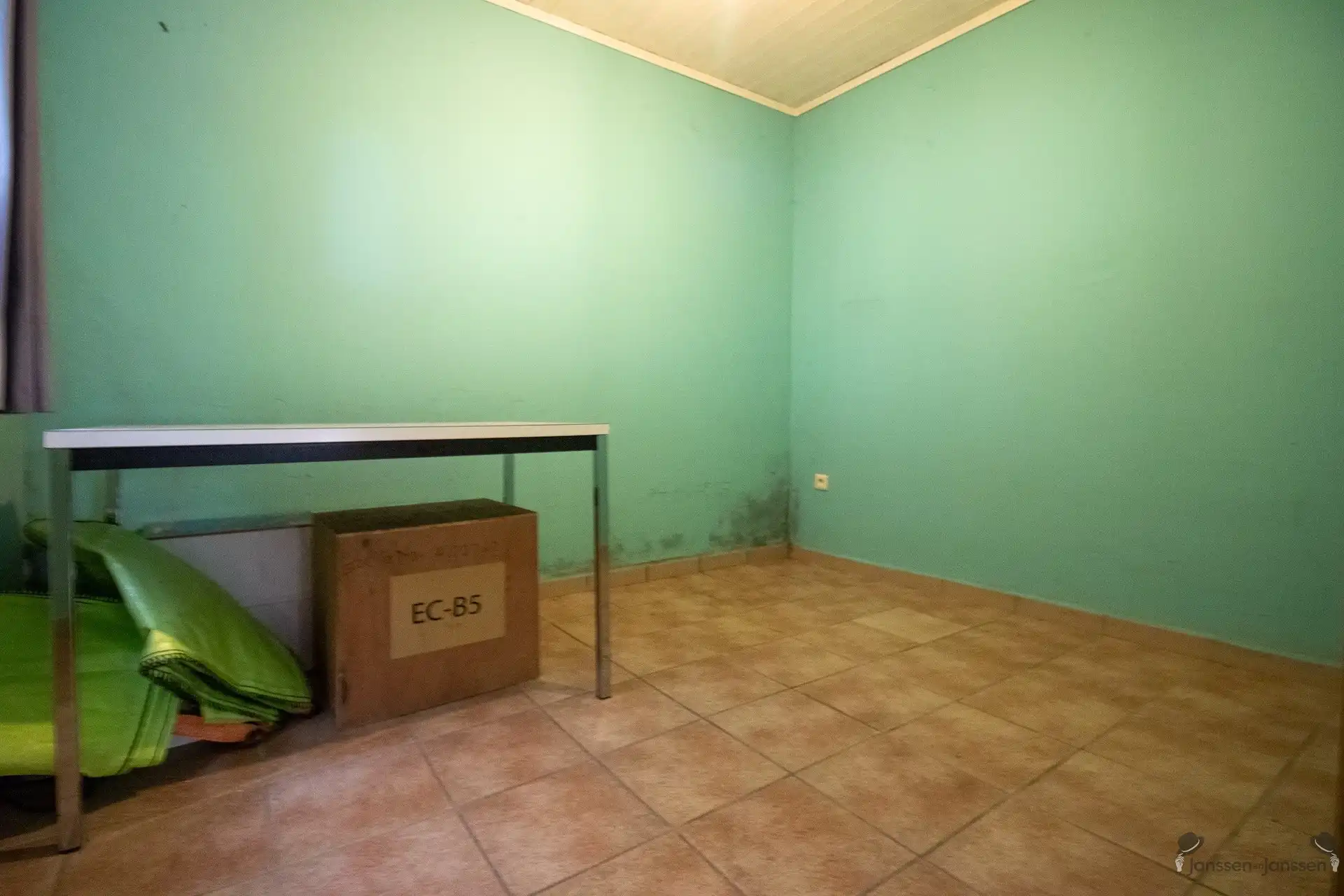 Bungalow met 2 slaapkamers op perceel van 885 m² foto 5