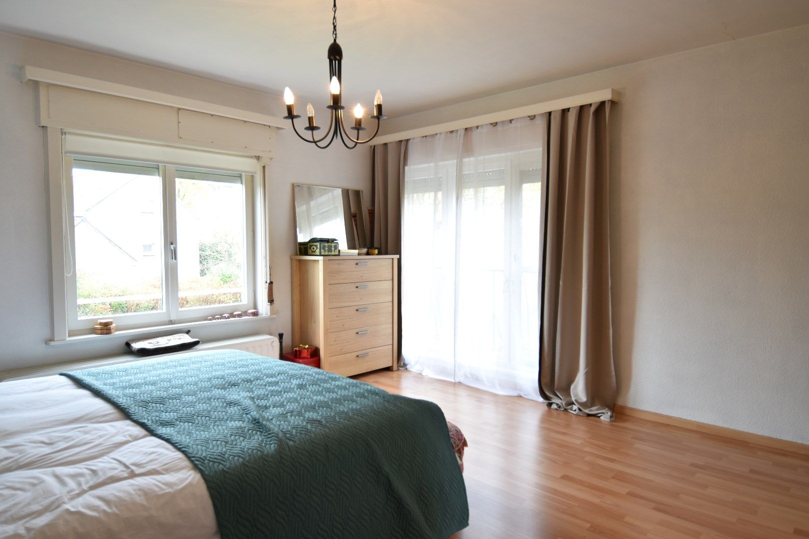HOB met 4 slaapkamers, praktijkruimte, garage en mooie stukje tuin te koop in Kuurne foto 10