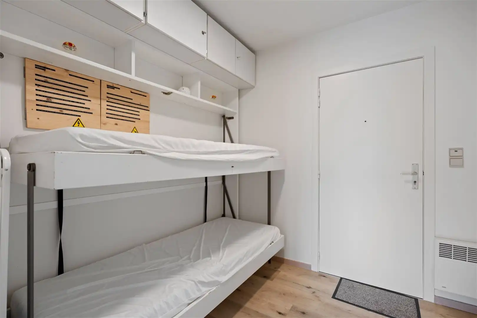 Grote vernieuwde zuidgerichte studio met groot terras foto 12