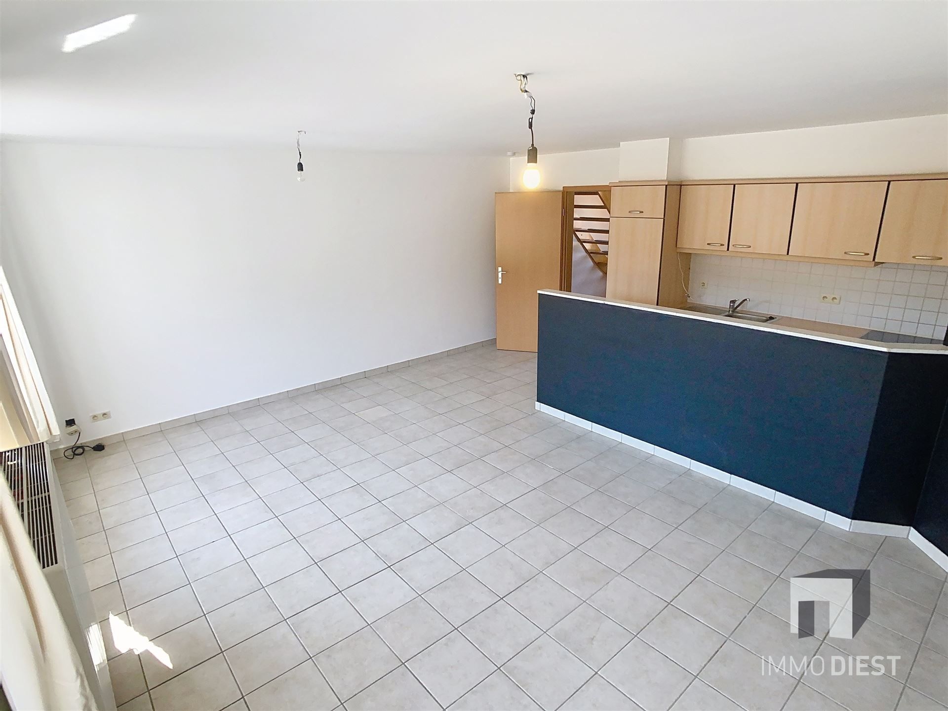 Triplex met 2 slaapkamers en inpandige garage foto 4