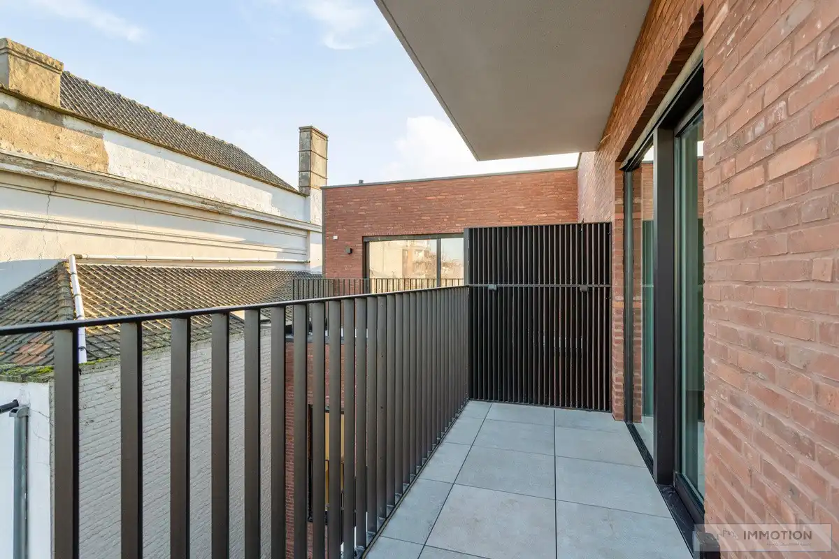 Instapklaar appartement met terras en parking foto 13