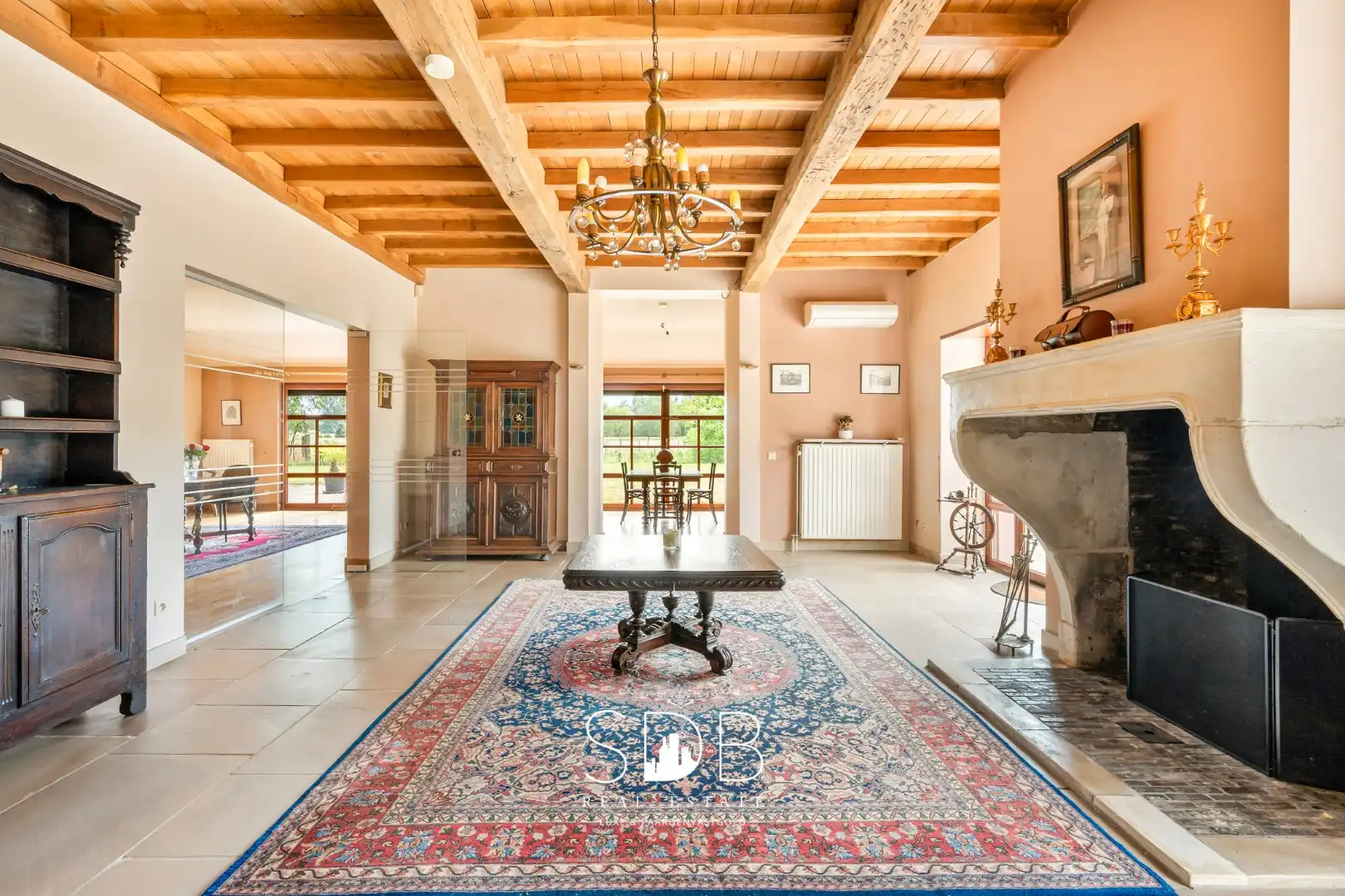 Hedendaagse villa met gezinstuin en graslanden op 7.496m² foto 7