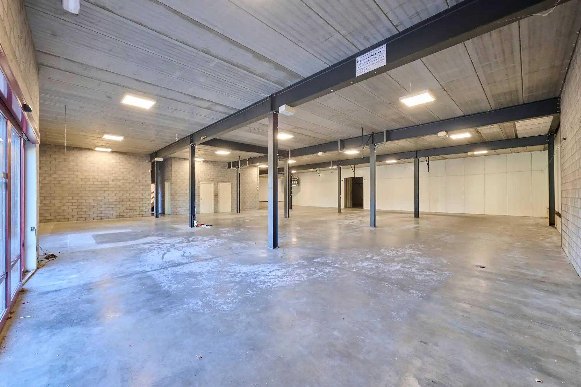 TE KOOP Dilsen-Stokkem: bedrijfsgebouw met appartementen foto 10