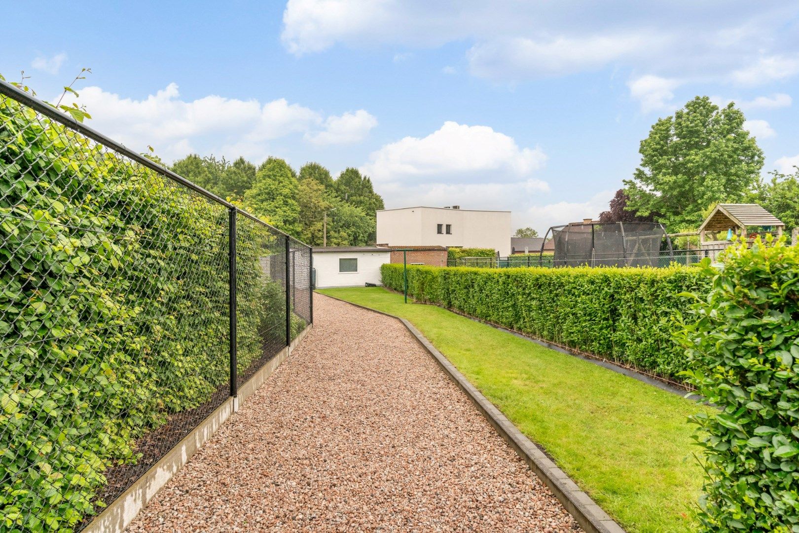 IN OPTIE - Uitstekend verzorgde gerenoveerde rijwoning met 4 slaapkamers, tuin en dubbele garage te Hoeselt op 4a61ca - perceel ook achteraan toegankelijk foto 41