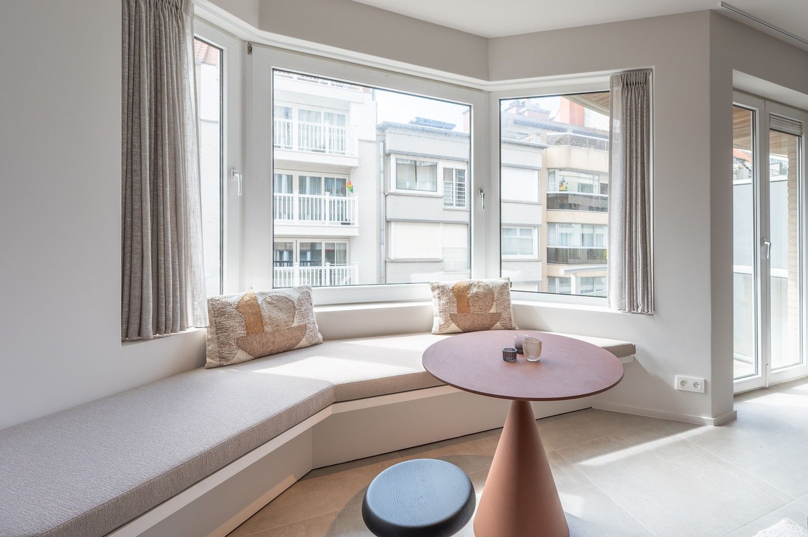 Luxueus gerenoveerd appartement met zijdelings zeezicht, ideaal gelegen nabij het Driehoeksplein. foto 6