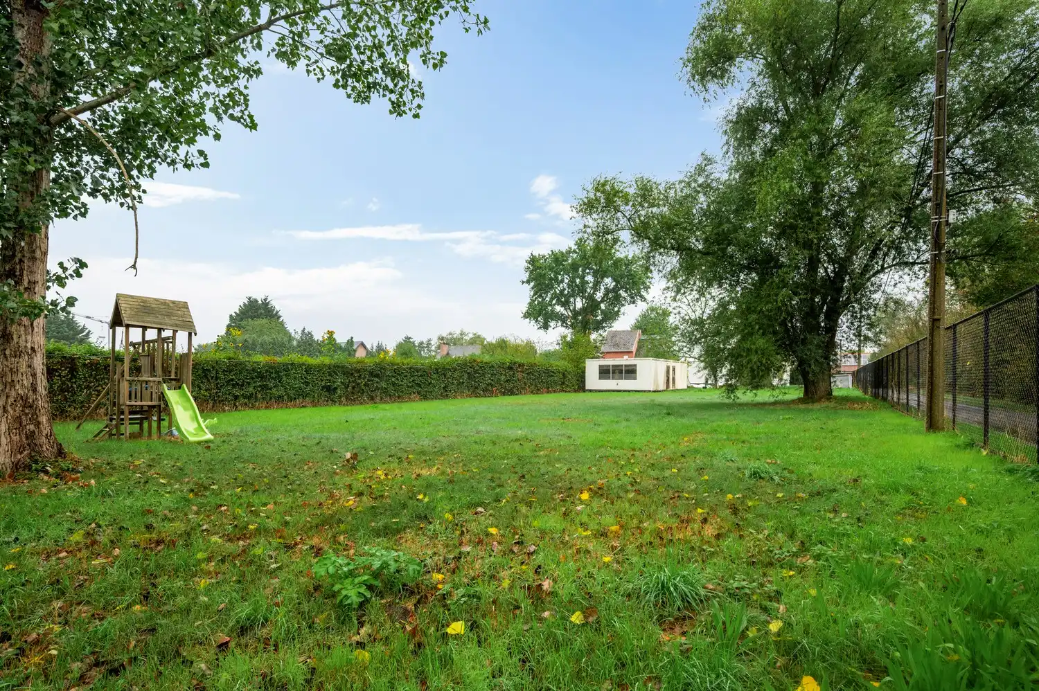 Gerenoveerde woning met 5 slpkrs en 2 badkamers op perceel van 2527m² te Onze-Lieve-Vrouw-Waver foto 3