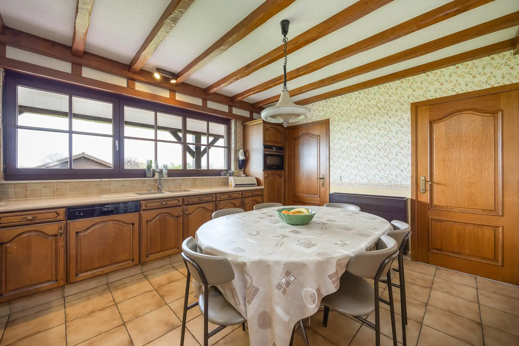 Rustig gelegen gezinswoning met 5 slaapkamers op een perceel van 1.782m². foto 10