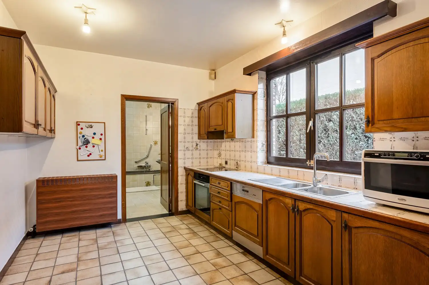 PRACHTIGE OP TE FRISSEN WONING OP EEN RUSTIGE LOCATIE foto 9