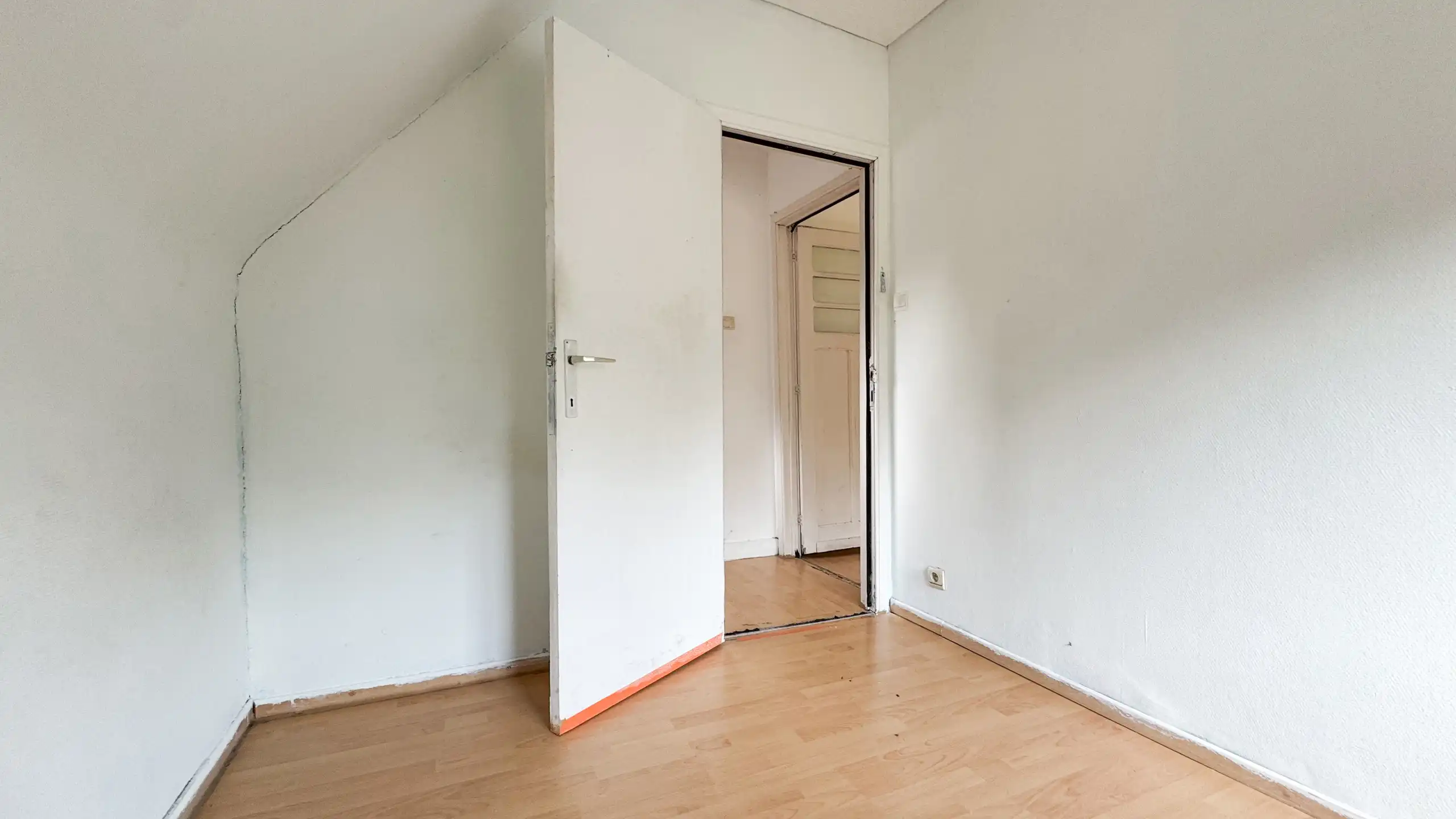 Te renoveren woning op groot perceel te Heusden-Zolder! foto 17