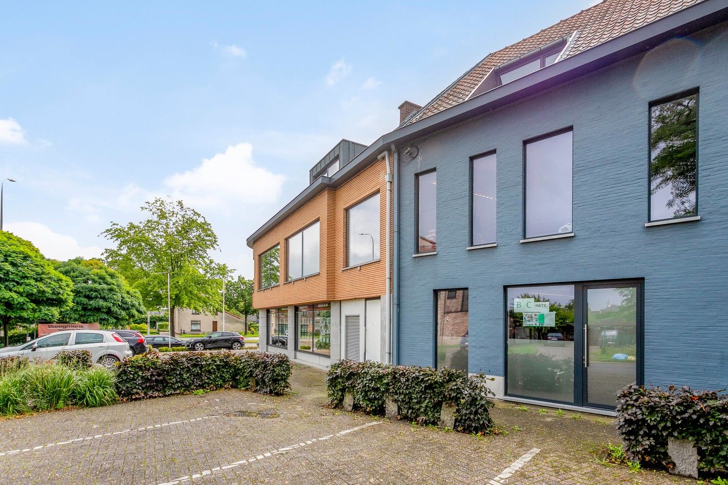 Investeringsvastgoed: Kantoorgebouw met appartement foto 4