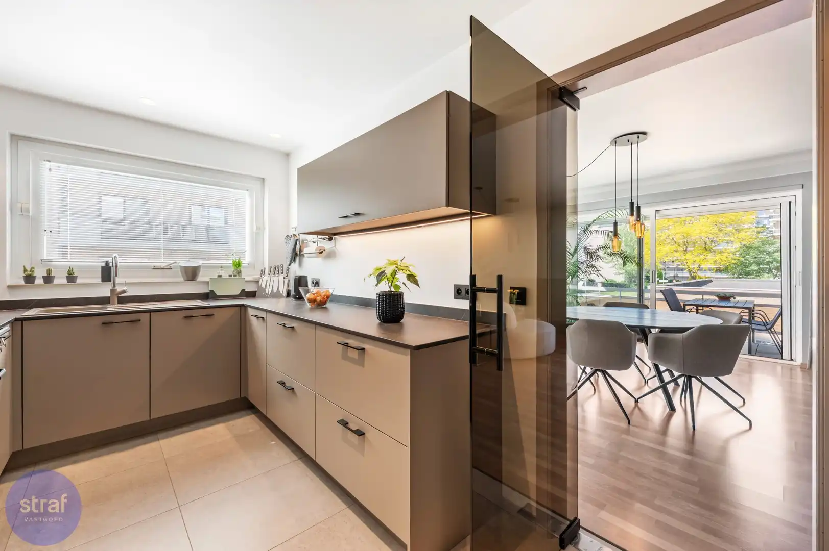 Groot (118m2) appartement met 3 slaapkamers foto 9