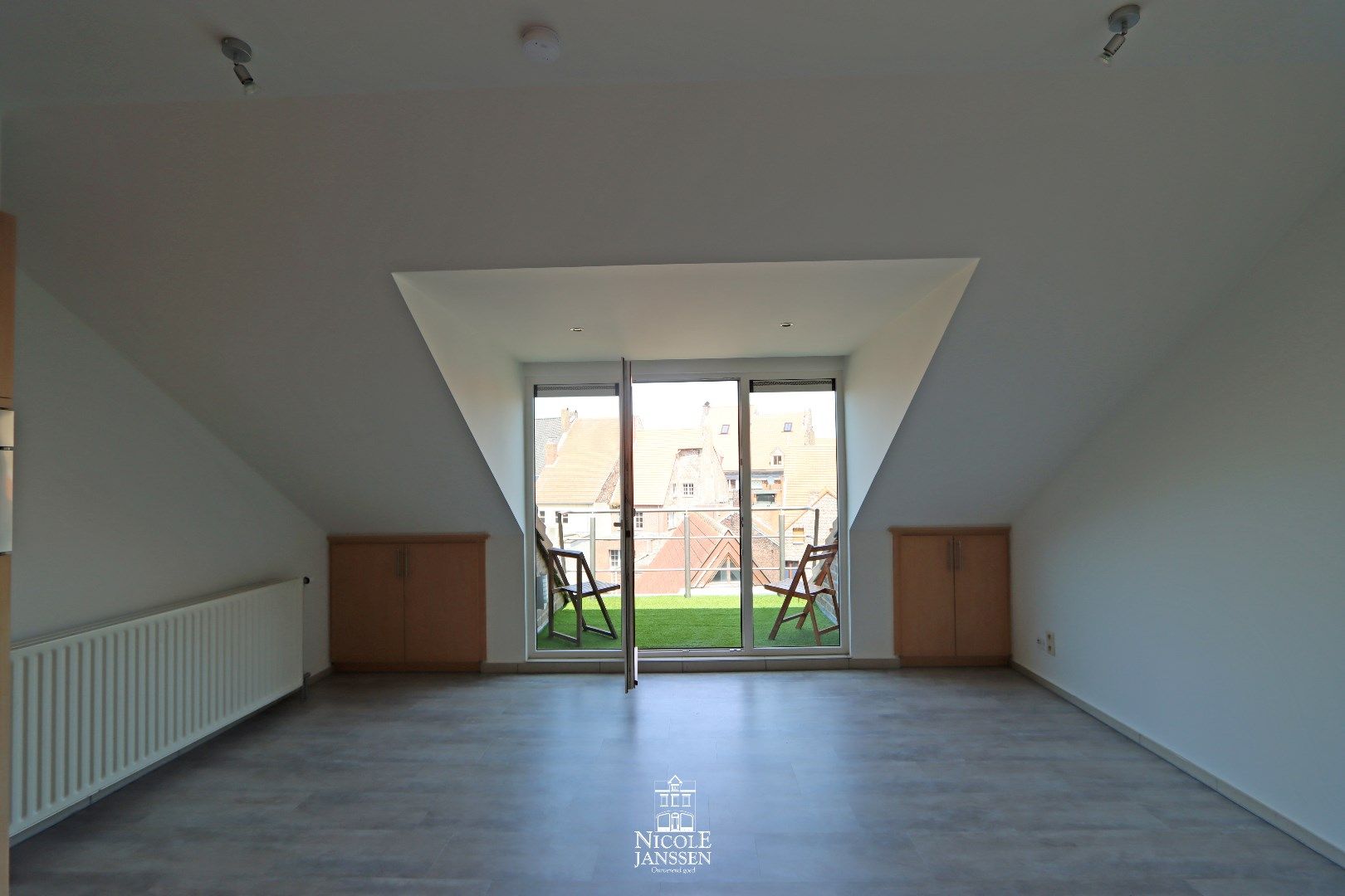 Gezellig appartement met dakterras in het centrum van Maaseik  foto 2