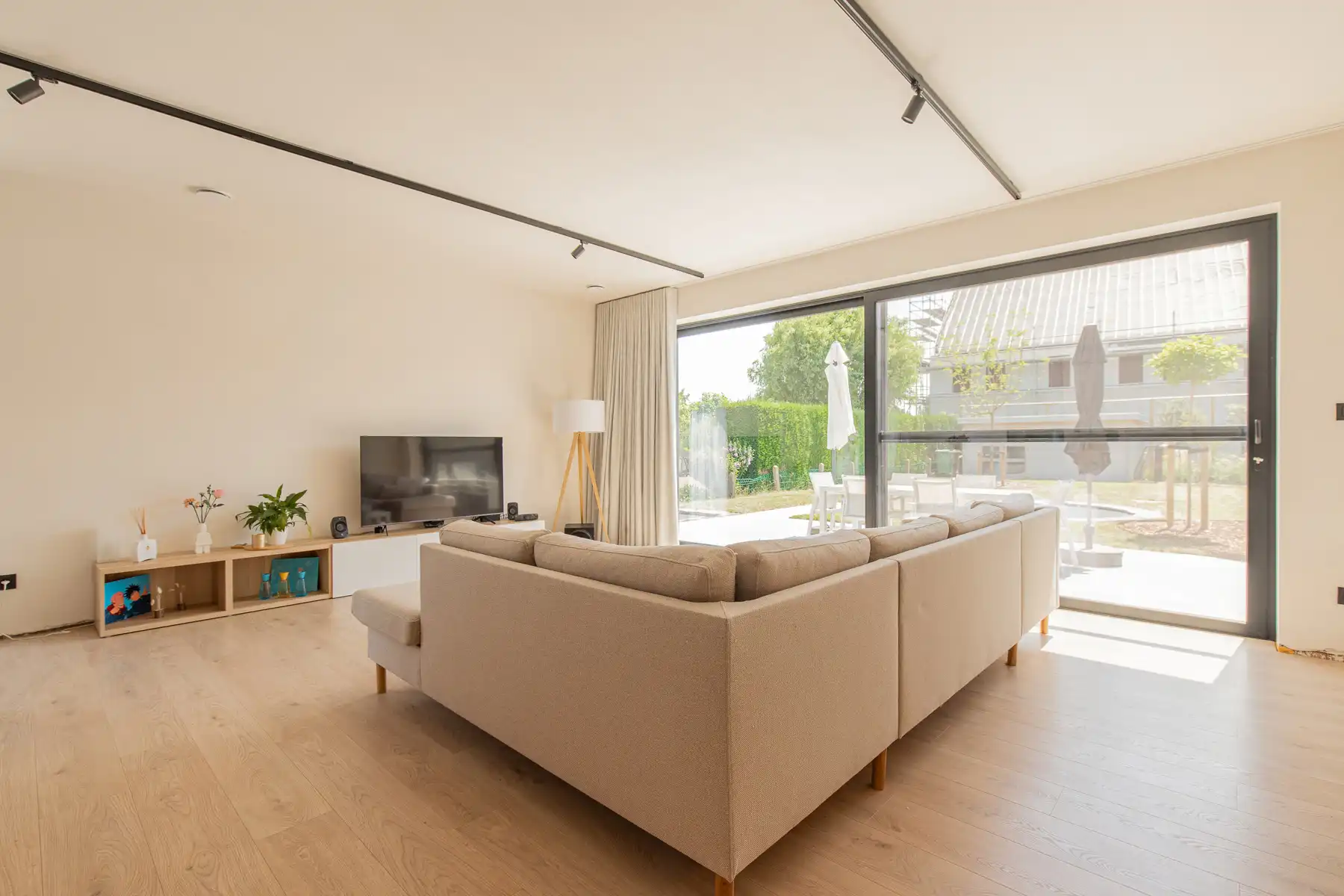 Knap afgewerkte, halfopen energiezuinige woning foto 7