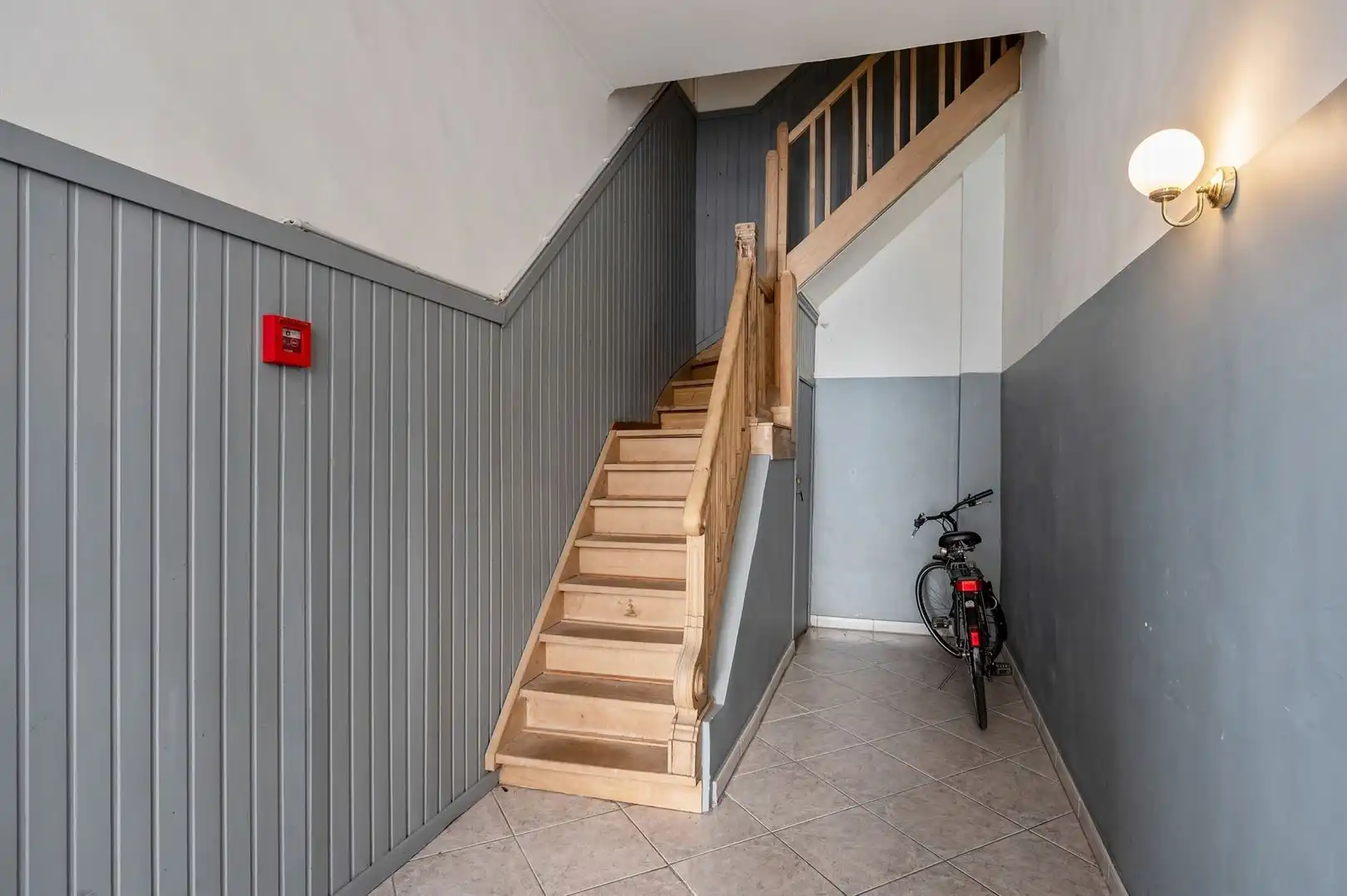 Super tof gerenoveerd appartement met balkon foto 21
