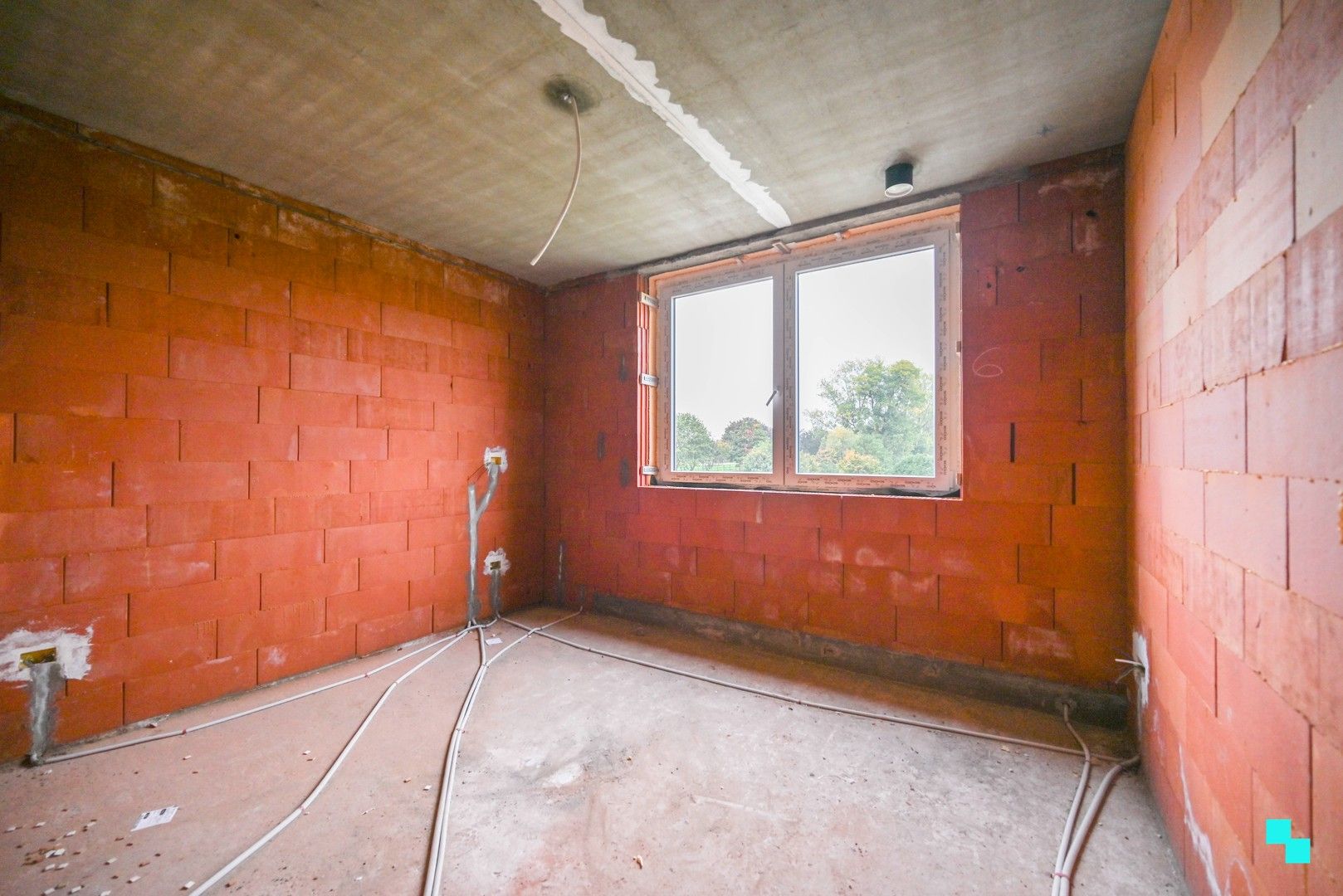 Halfopen nieuwbouwwoning met landelijke verzichten foto 14