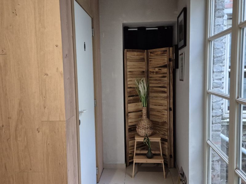 Roeselare-stadskern. Uitstekend zichtbaar gelegen gelijkvloers handelspand met extra 2 verdiepingen potentieel. Bestaande huuropbrengsten. Potentieel polyvalent pand ! foto 7