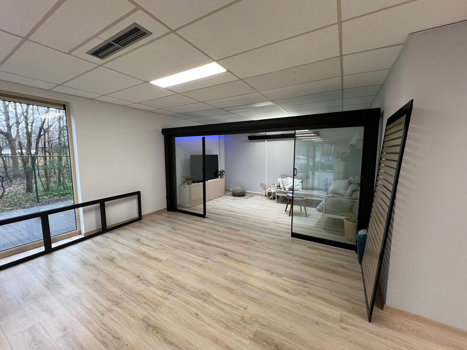 TE HUUR: handelspand/kantoor op toplocatie foto 5