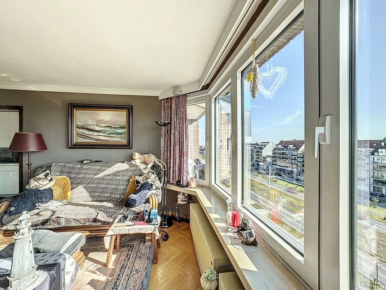 Lichtrijk appartement met twee slaapkamers gelegen op de Graaf d'Ursellaan foto 4