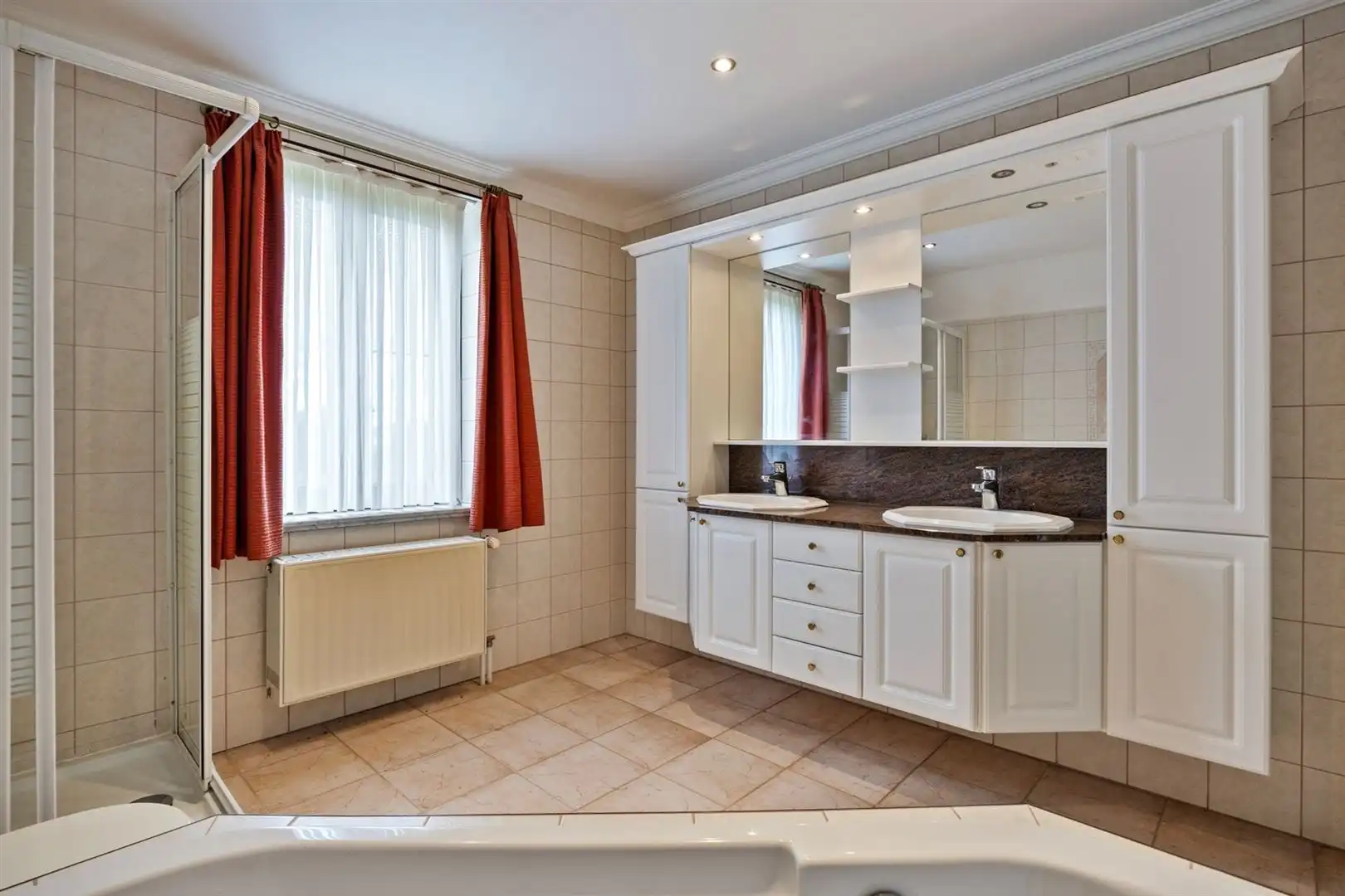 Exclusieve Villa met Luxe afwerking en idyllische tuin. foto 24