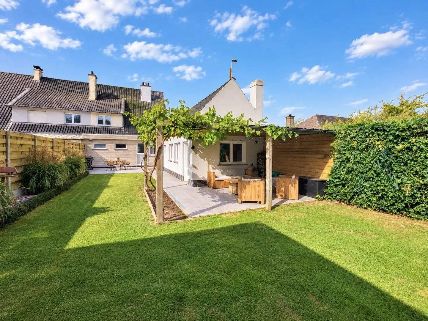 Gerenoveerde woning met garage en zonnige tuin in landelijke omgeving. Topper! foto 3