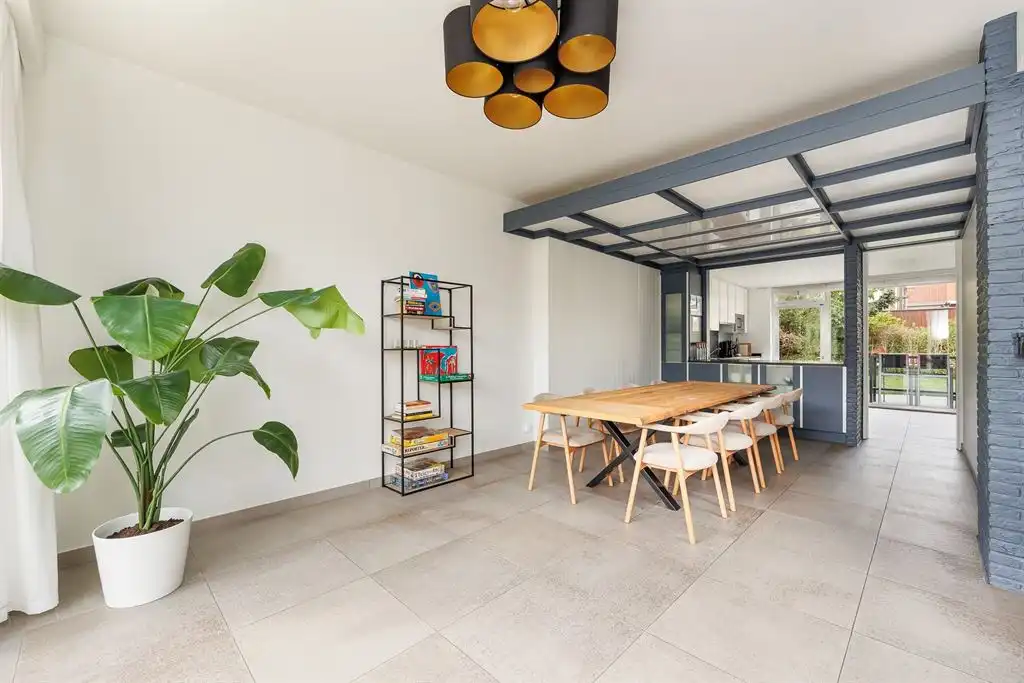 Unieke jaren 80-woning met ruime tuin foto 2