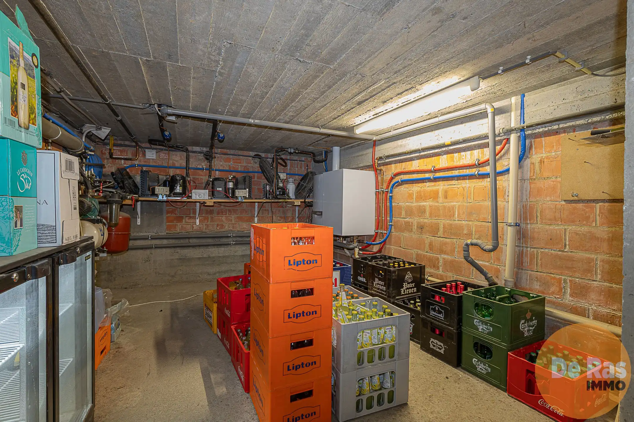 HERZELE – Florerende broodjeszaak op toplocatie met terras foto 13