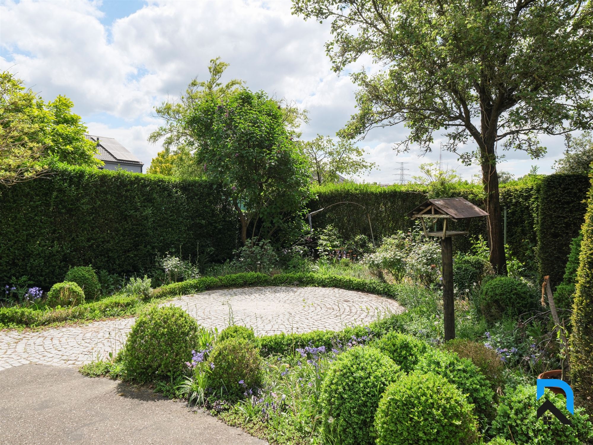Halfopen bebouwing met tuin op toplocatie foto 4