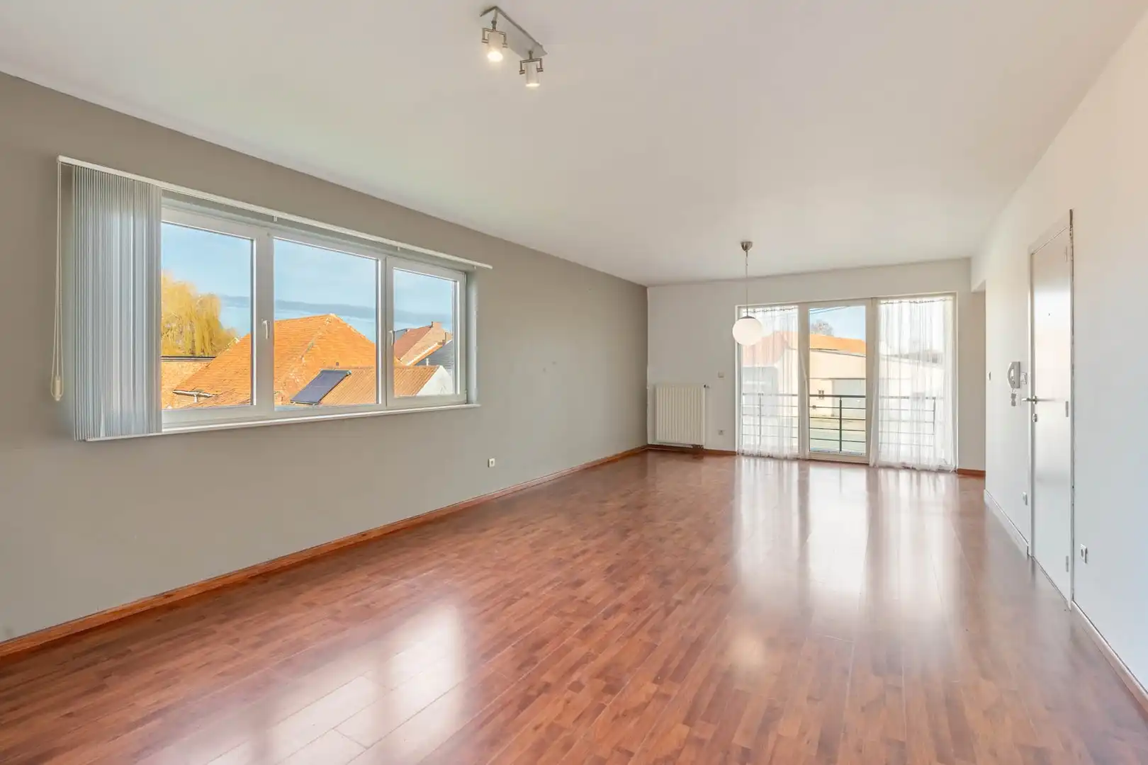 Lichtrijk 2-slaapkamerappartement met 2 terrassen + autostaanplaats in Zepperen (Sint-Truiden). foto 2