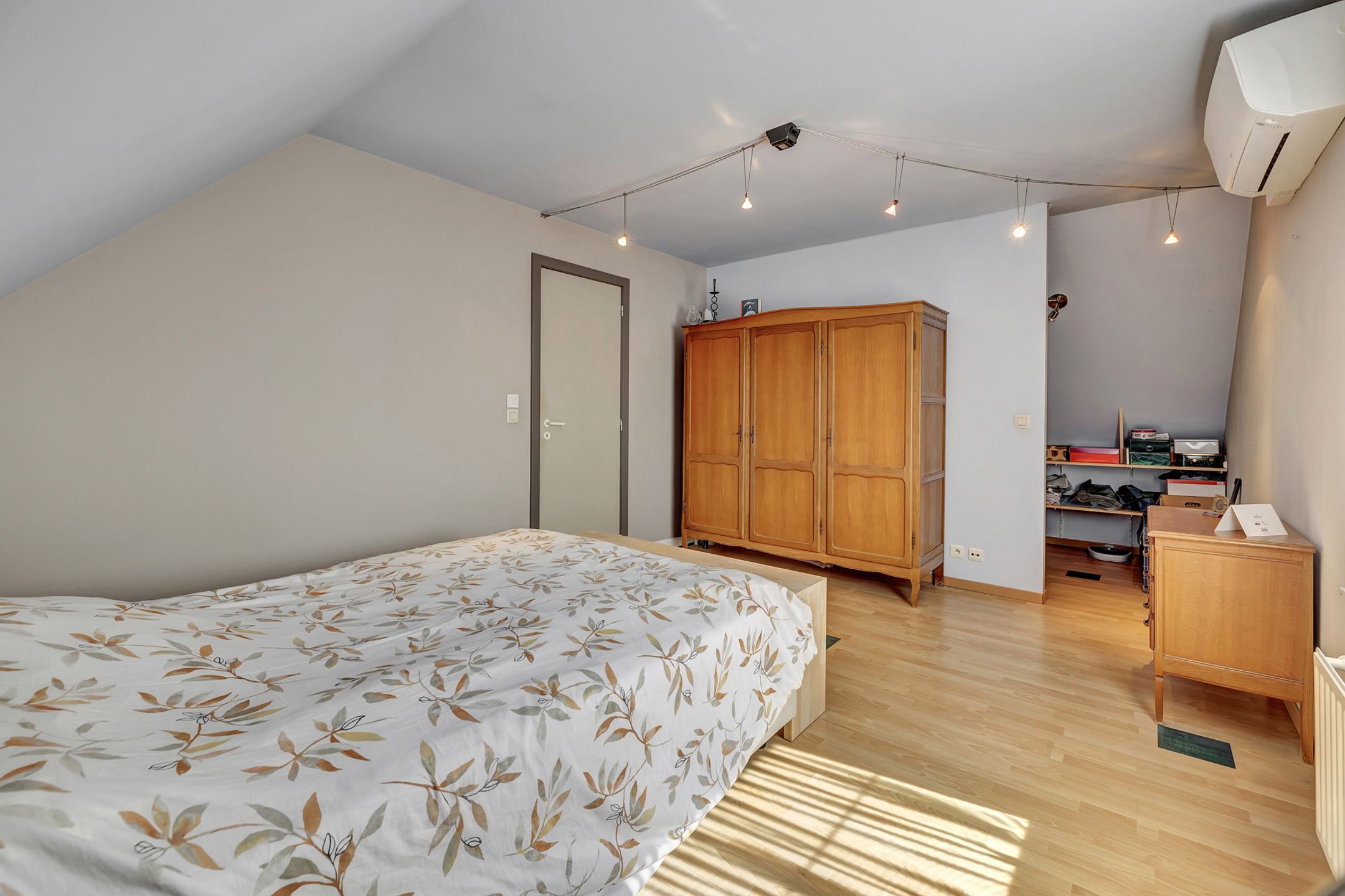 Charmante, vrijstaande woning in een verkeersluwe straat foto 12