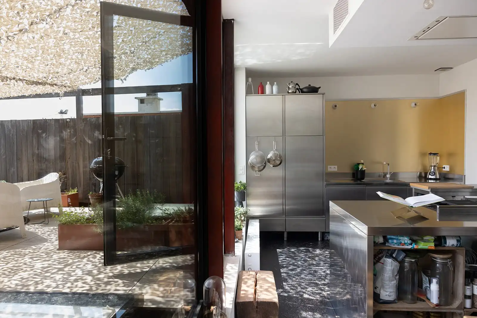 TE HUUR - Op zoek naar een ruim appartement in hartje Merchtem? Welkom Home! foto 6