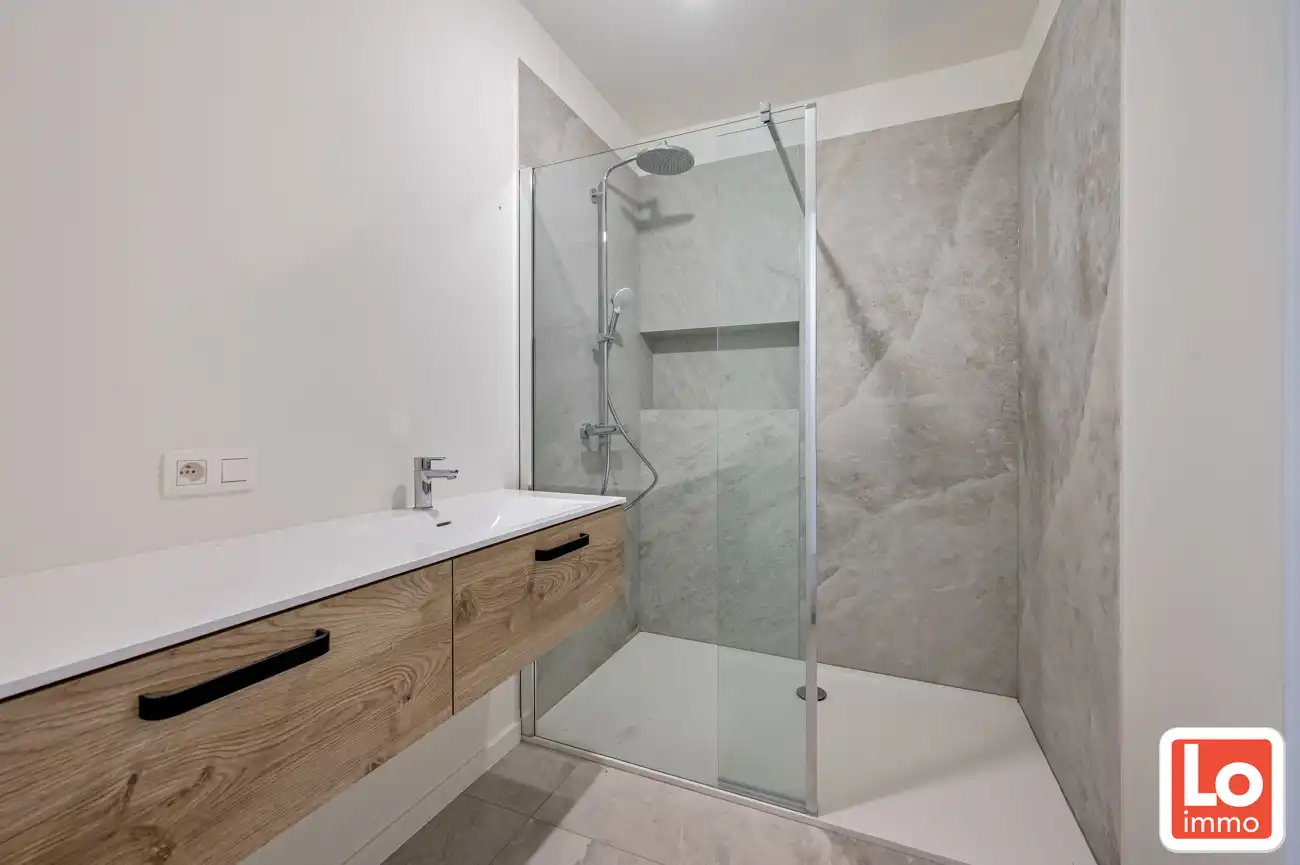 Prachtig ruim appartement (+/-96m²) met 2 slpk en mooi terras en afgesloten tuin foto 8