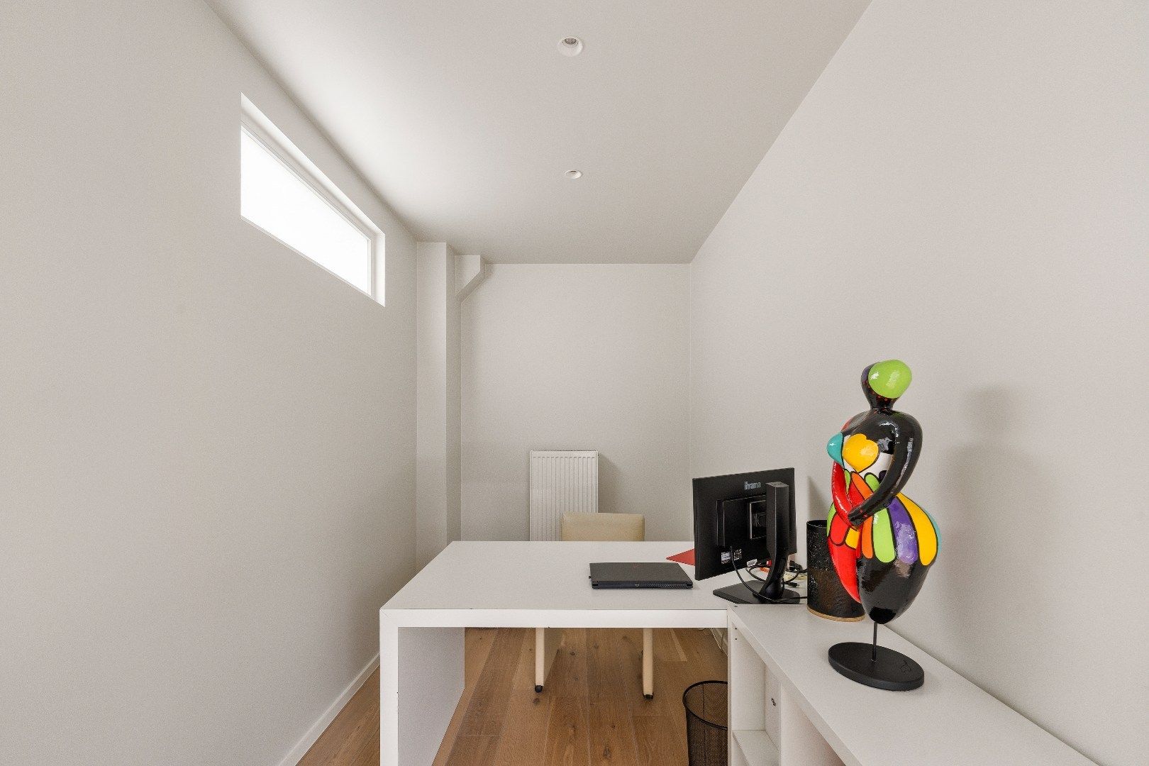 Prachtige woning met 4 slaapkamers en ruim magazijn op bedrijventerrein. foto 4