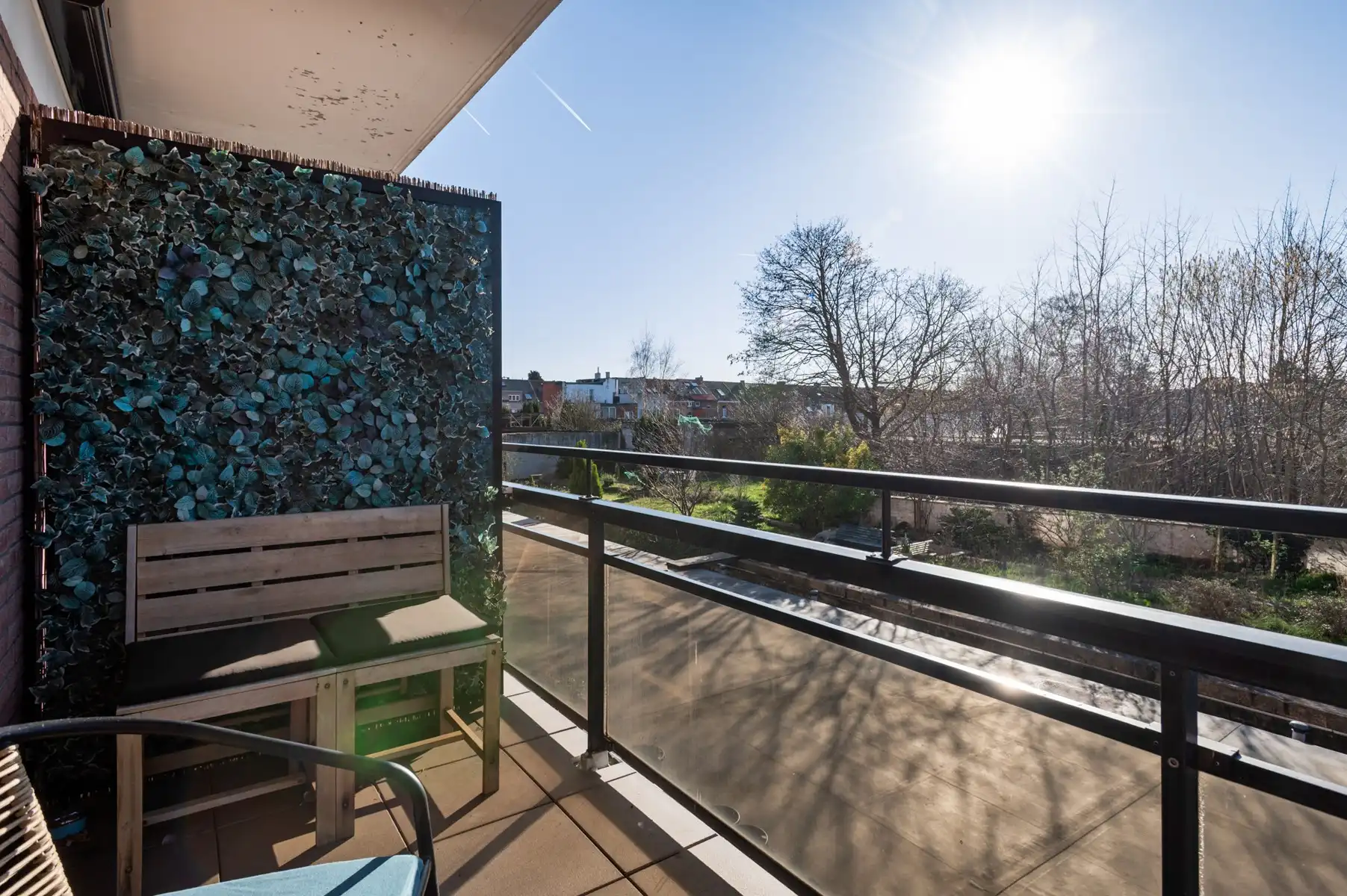 Prachtig gerenoveerd appartement met garage foto 2