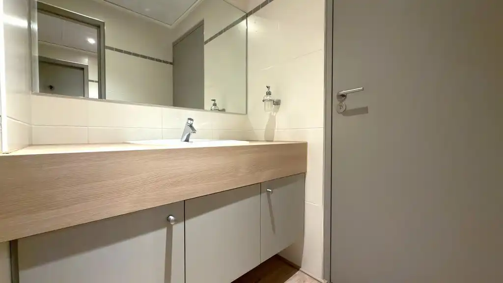 Ingedeelde kantoorruimte te huur nabij station Antwerpen-Centraal foto 13