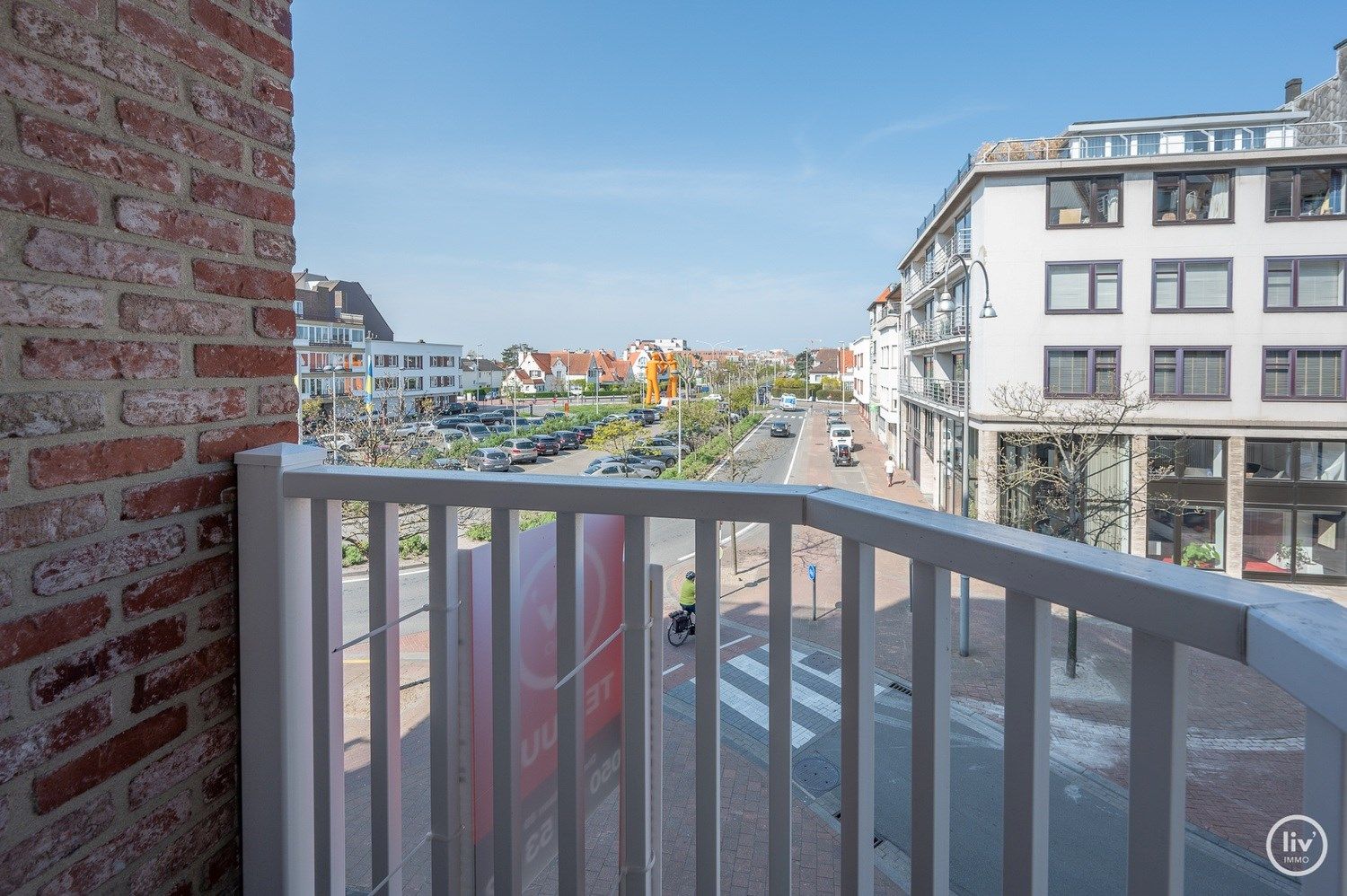 GEMEUBELD - Heel mooi afgewerkt en centraal gelegen appartement, met een open zicht op het Abraham Hansplein.  foto 10