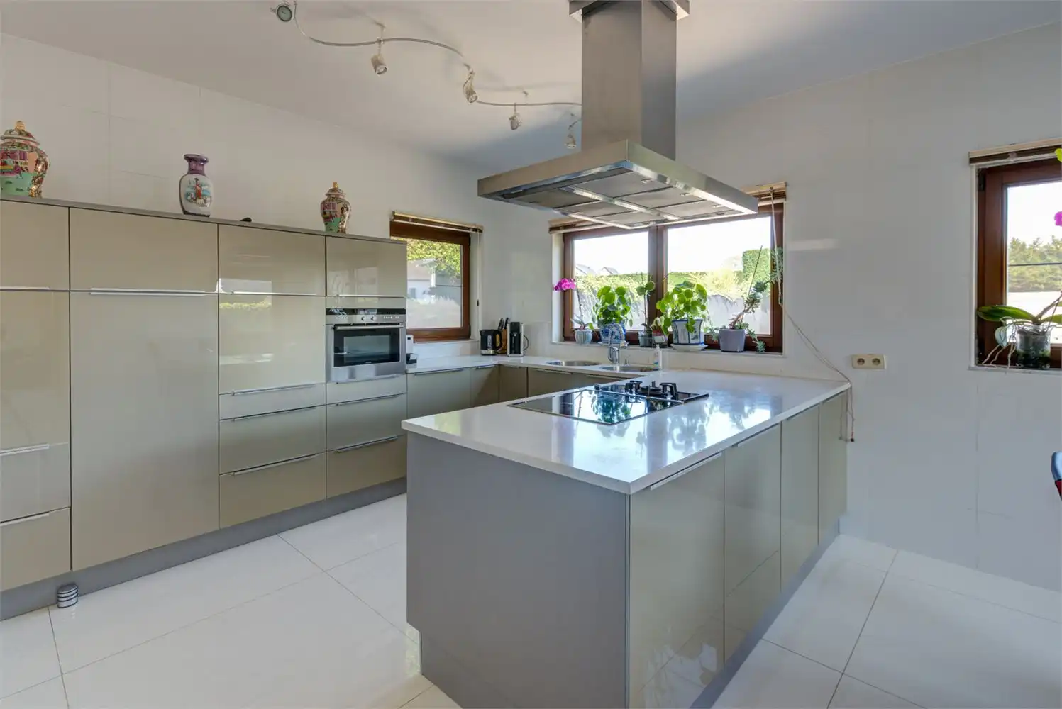 UNIEKE VILLA MET 6 SLAAPKAMERS EN 3 BADKAMERS IN VELDWEZELT foto 8