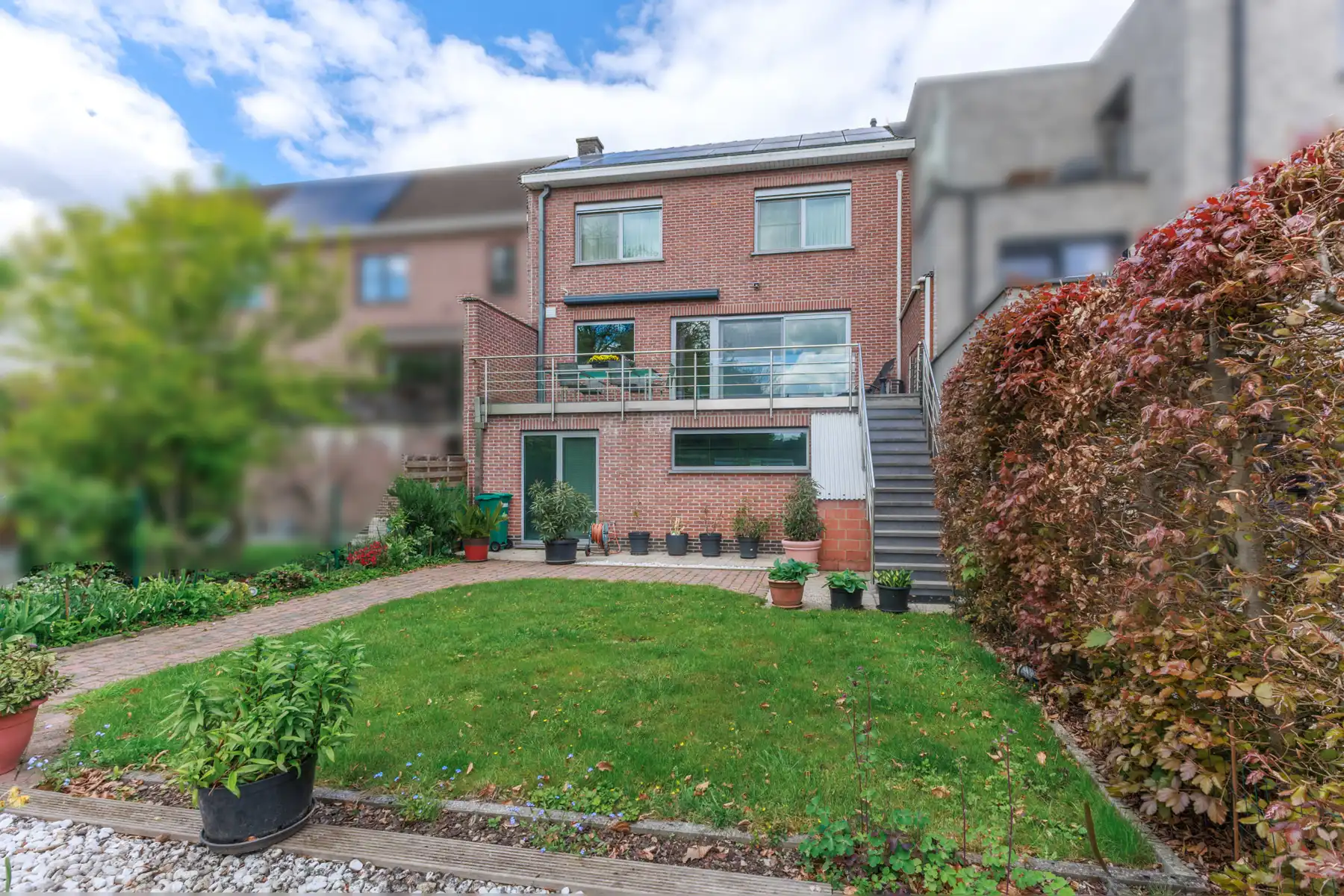 Ruime woning met praktijkruimte foto 2