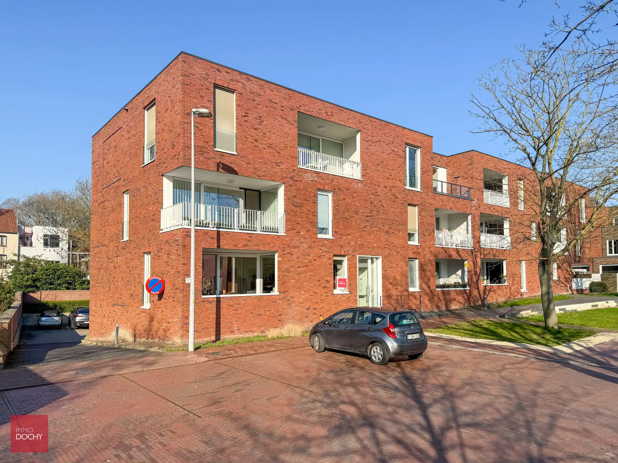 Ruim recent en energiezuinig appartement nabij Sint-Rochuskerk foto 2