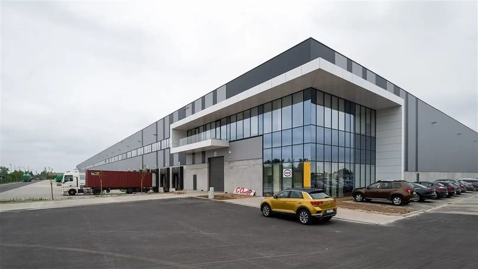 Duurzaam logistiek gebouw nabij de  luchthaven van Charleroi foto 3