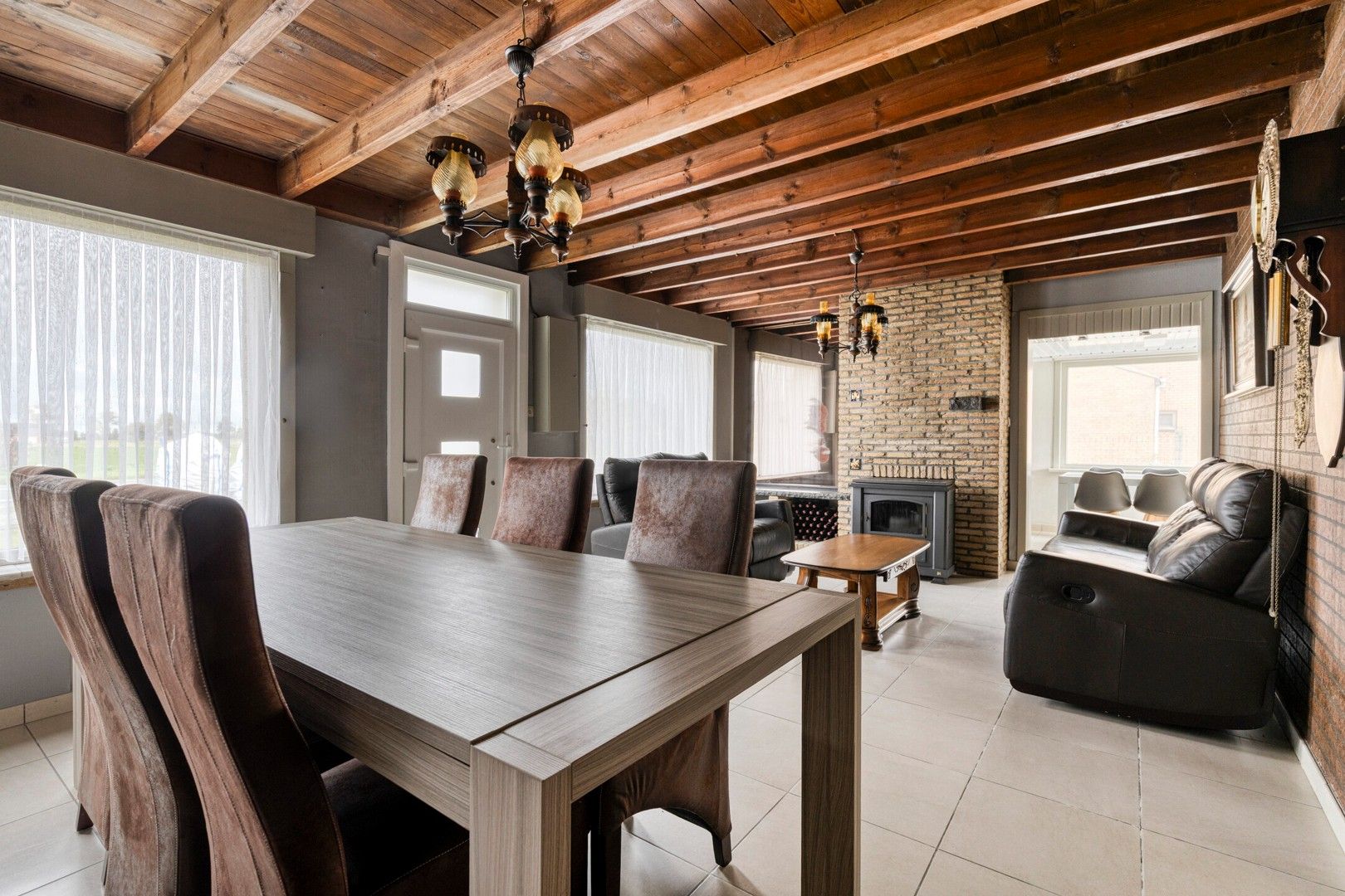 Te renoveren halfopen bebouwing met ruime garage en tuin op 691 m² foto 3