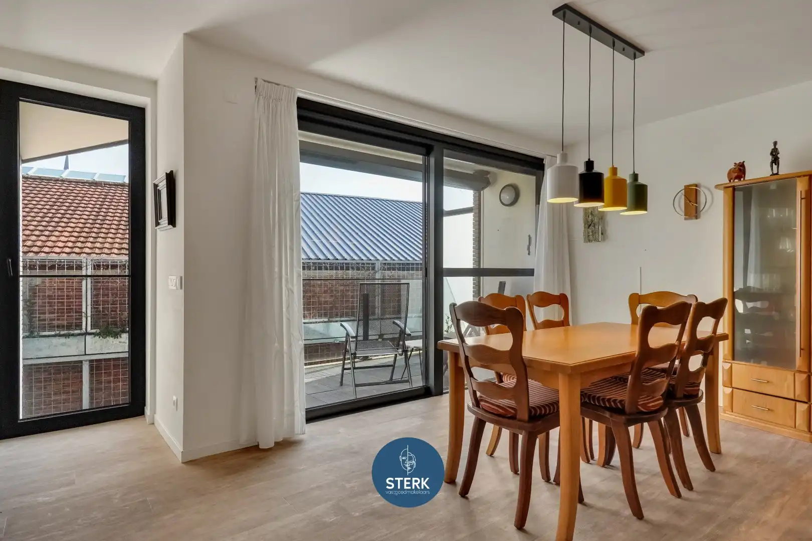 RECENT APPARTEMENT INCLUSIEF PARKING + 2 BERGINGEN IN CENTRUM LANAKEN !  foto 11