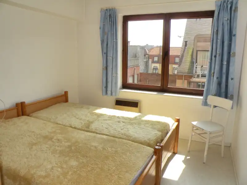 APPARTEMENT MET DRIE SLAAPKAMERS MET FRONTAAL ZEEZICHT GELEGEN TUSSEN DE ESPLANADE EN DE ZEELAAN foto 8