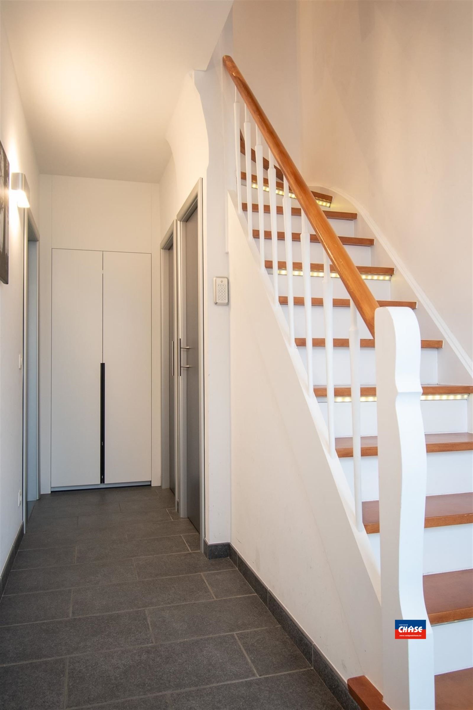 Prachtig gerenoveerde gezinswoning met zonnepanelen foto 11