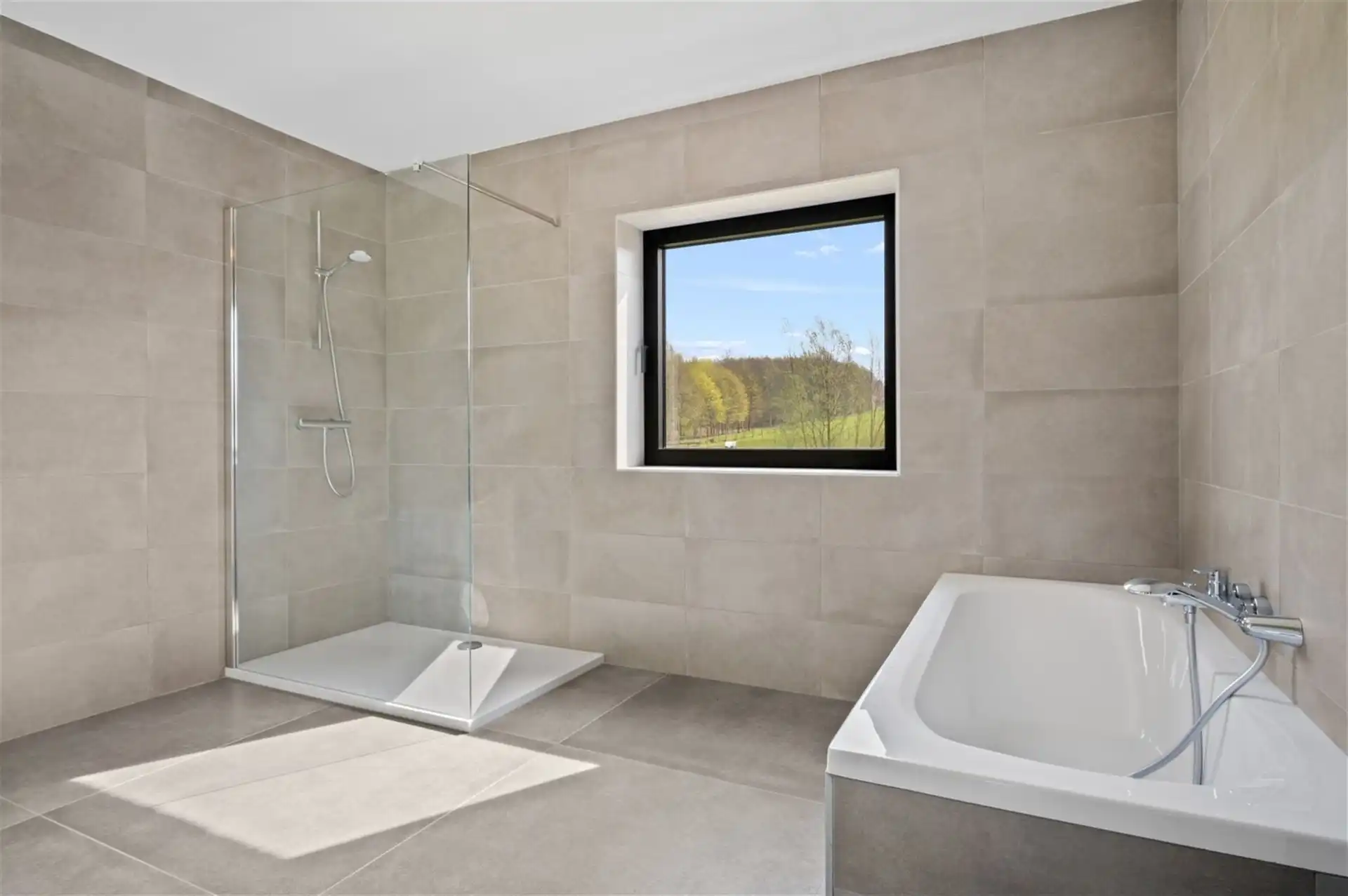 Zeer ruime woning met 4 slpks en tuin foto 20