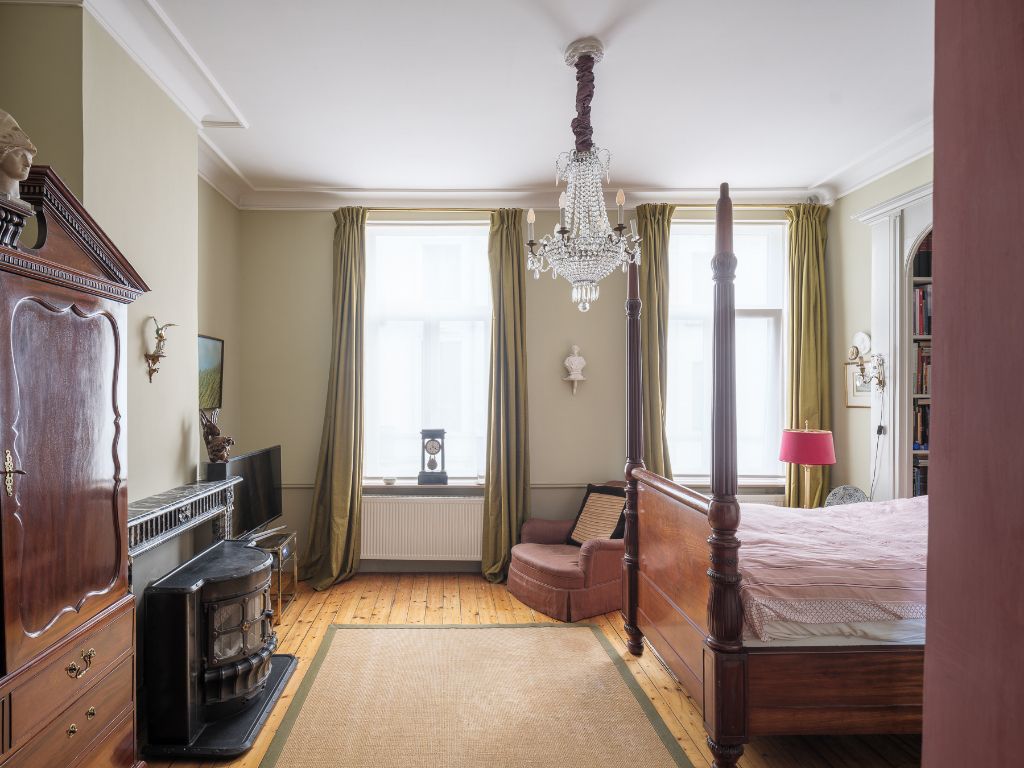 Karaktervolle burgerwoning met drie slaapkamers en een aangename, groene tuin op een uitstekende locatie in Gent. foto 10