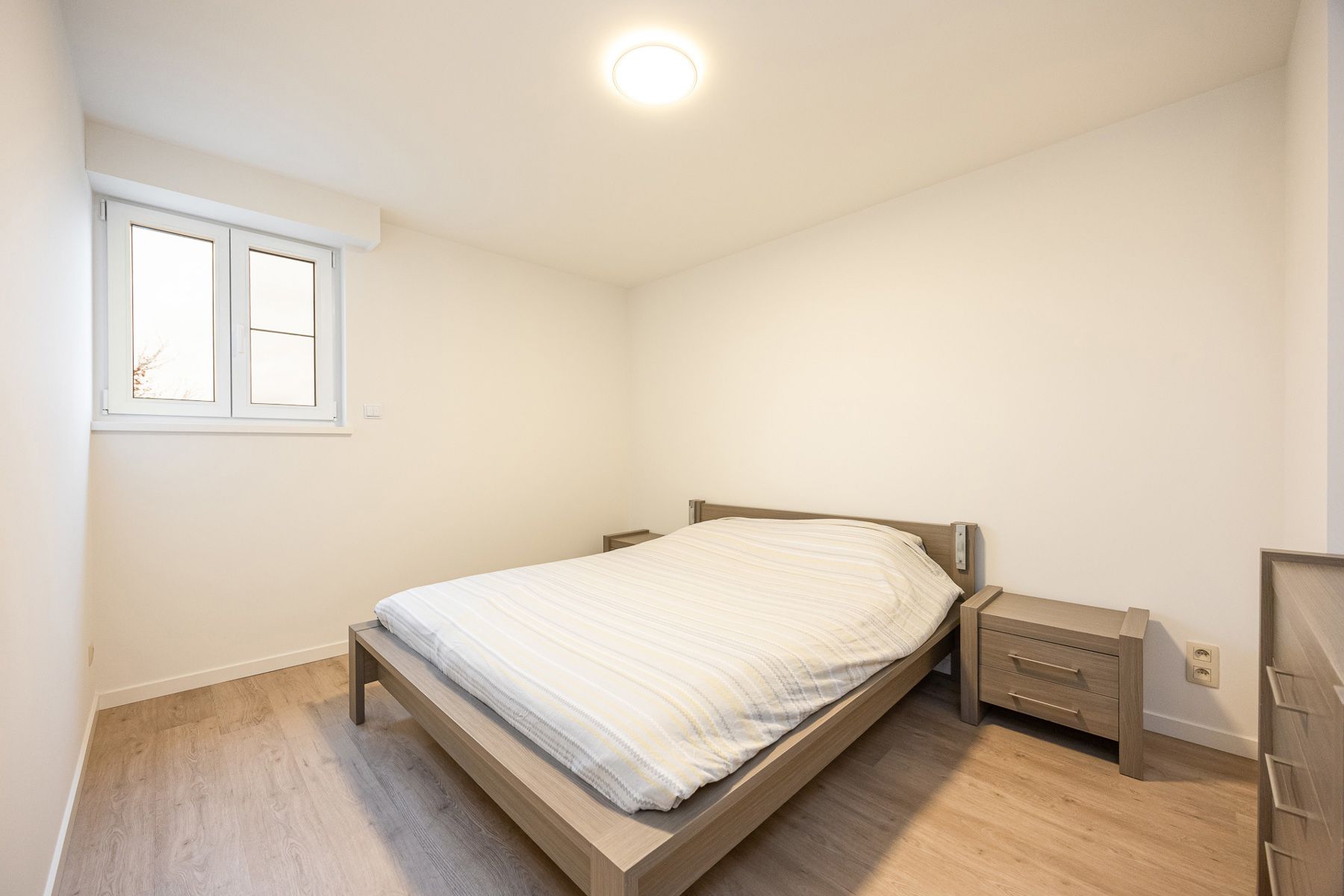 Landelijk gelegen woning met 4 slaapkamers, polyvalente werkruimte en binnenzwembad.  foto 14